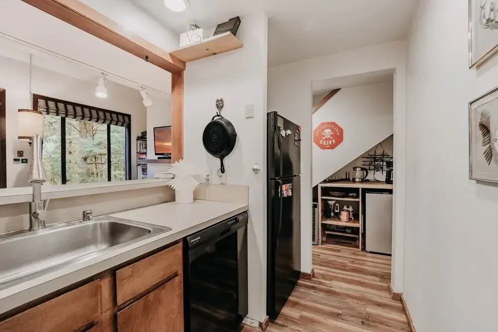 91sw - Wi-fi - Pets Ok - Sleeps 6 2 Bedroom Condo by RedAwning