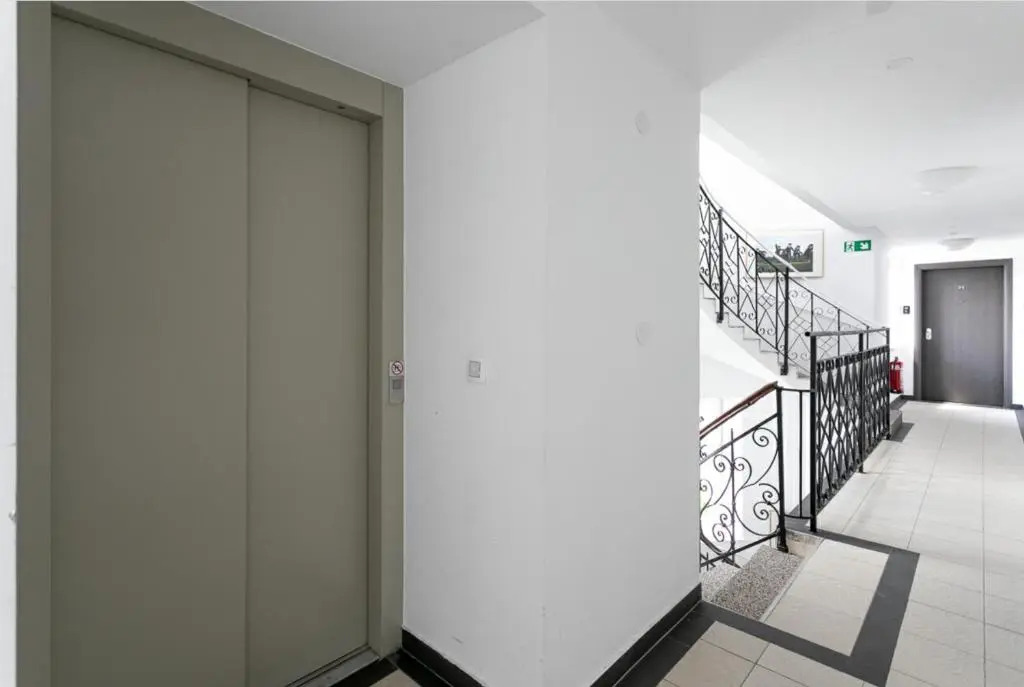 Between Schoenbrunn and City Center Apt 35