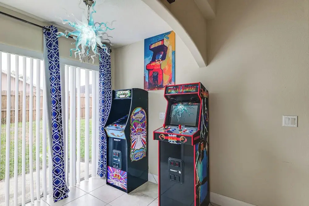 Pool Access, 7 Mi to Disney: Family Getaway!