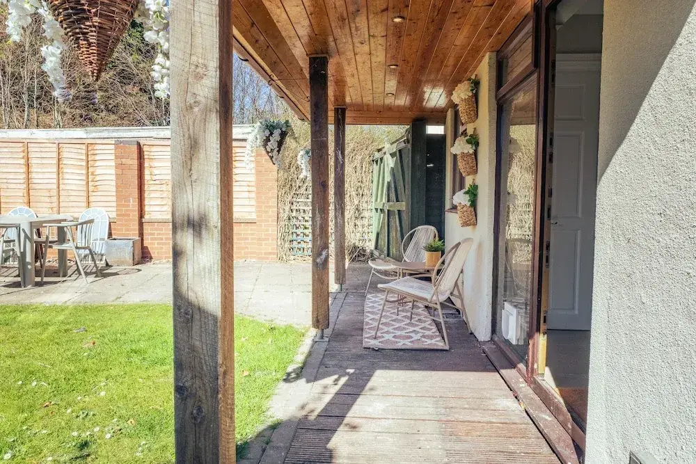 Beautiful 4 BD Home near Woodstock