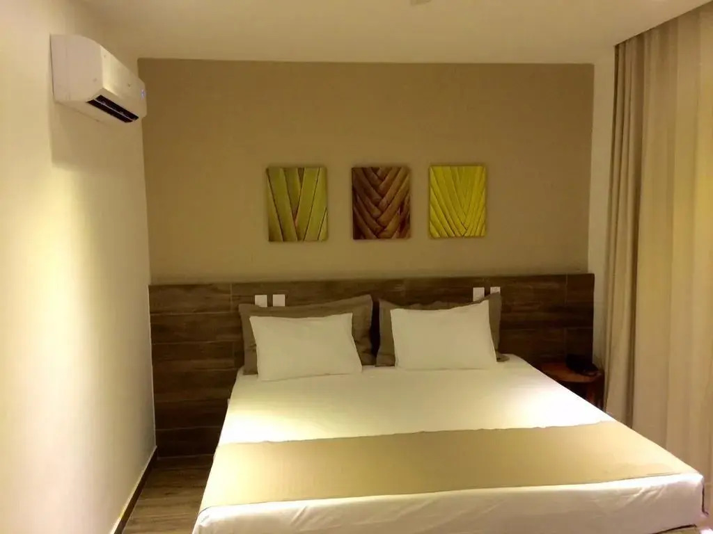 Ravenala Hotel