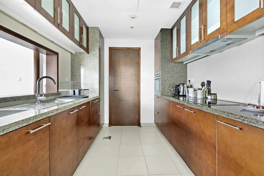 Vogue Vacation Homes, Business Bay Damac Maison Prive near Burj Khalifa and Dubai Mall, Studio Apartment with Canal and City View, Access to all Amenities