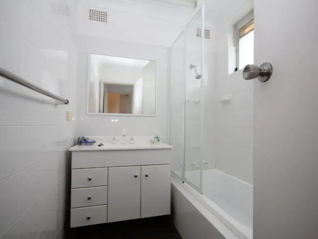 BEACHFRONT 4 Unit 4 of 12 Bundella Ave LC