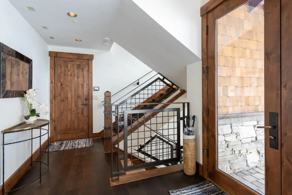 Luxury 4BD True Ski-In/Ski-Out Mid-Mountain Residence - Trailside Northstar