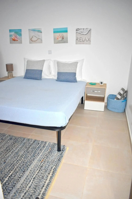 Modern - Luxury Rooftop 2 Bedroom 500 m from Beach