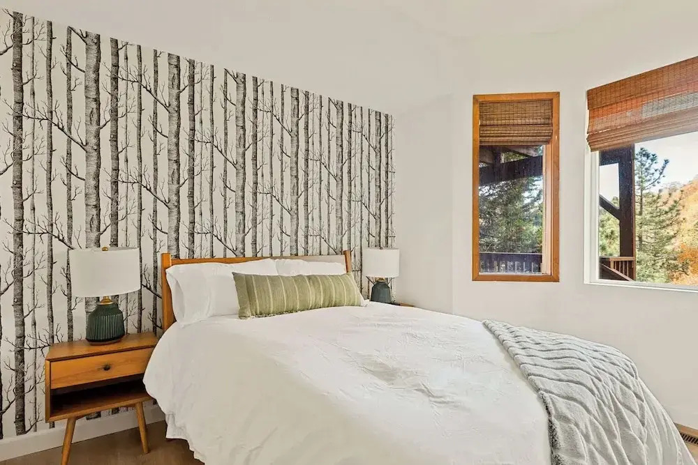 The Fancy Fox Stunning 4 BR Retreat, Min to Lake