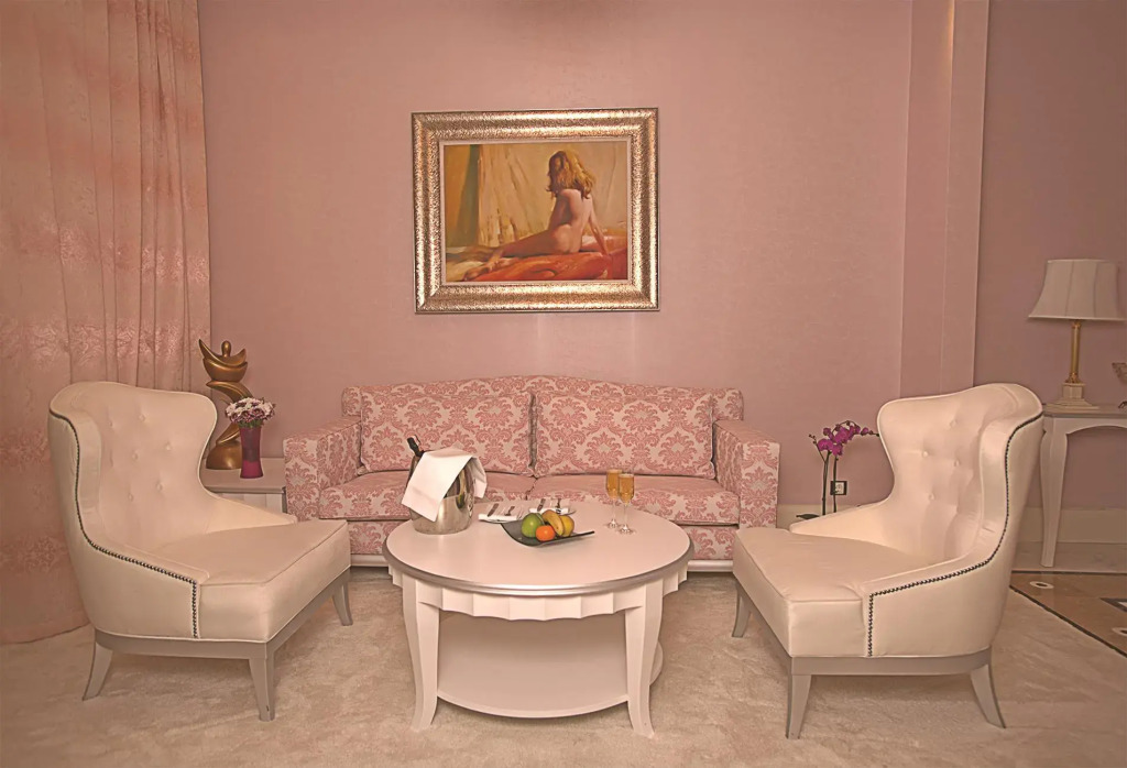 Wellborn Luxury Hotel