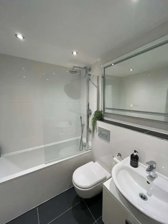 Stunning 3BD Maisonette W/balcony - Old Street!