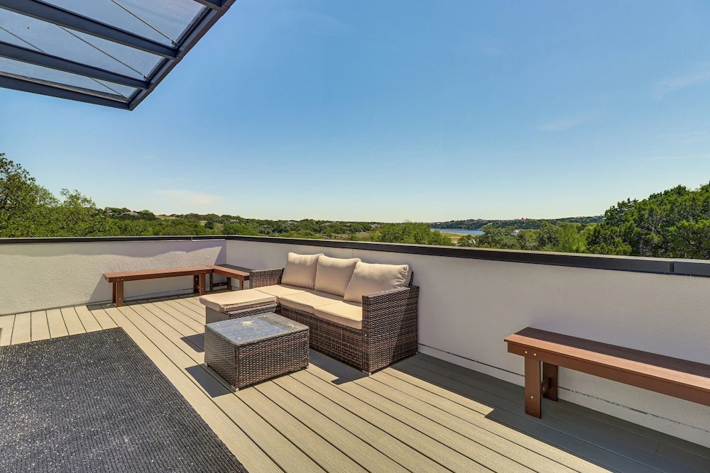Walk to Lake Travis & Parks! Resort-style Getaway