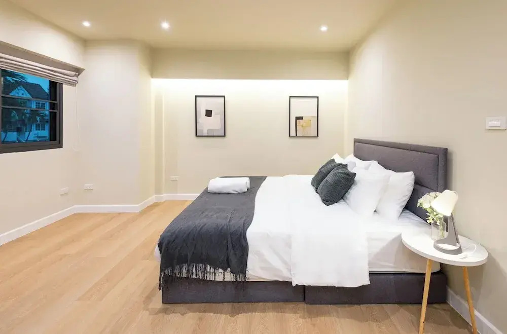 Luxury 5BR Poolhouse & Theater - 2mins to BTS