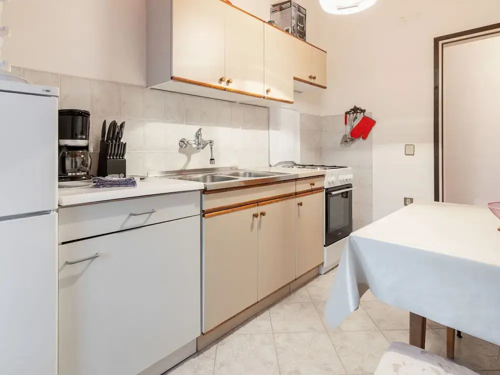 Peaceful Apartment in Poreč with Garden