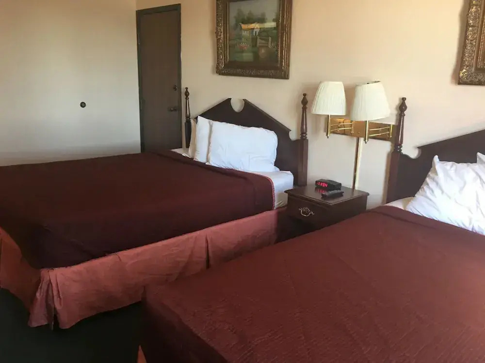 Derby Inn & Suites