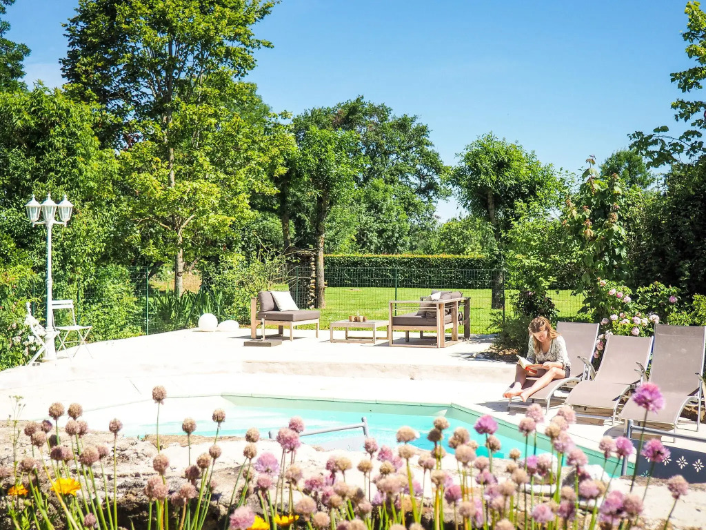 Holiday Home in Saint-Laurent-de-la-Salle with Pool