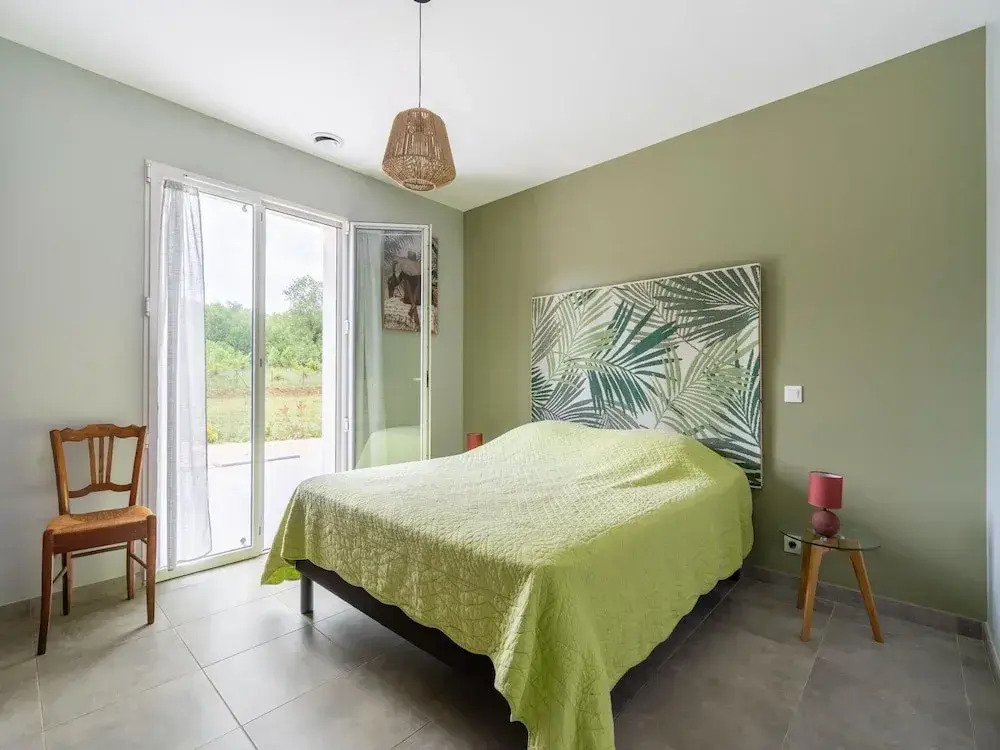 Cosy holiday home with pool