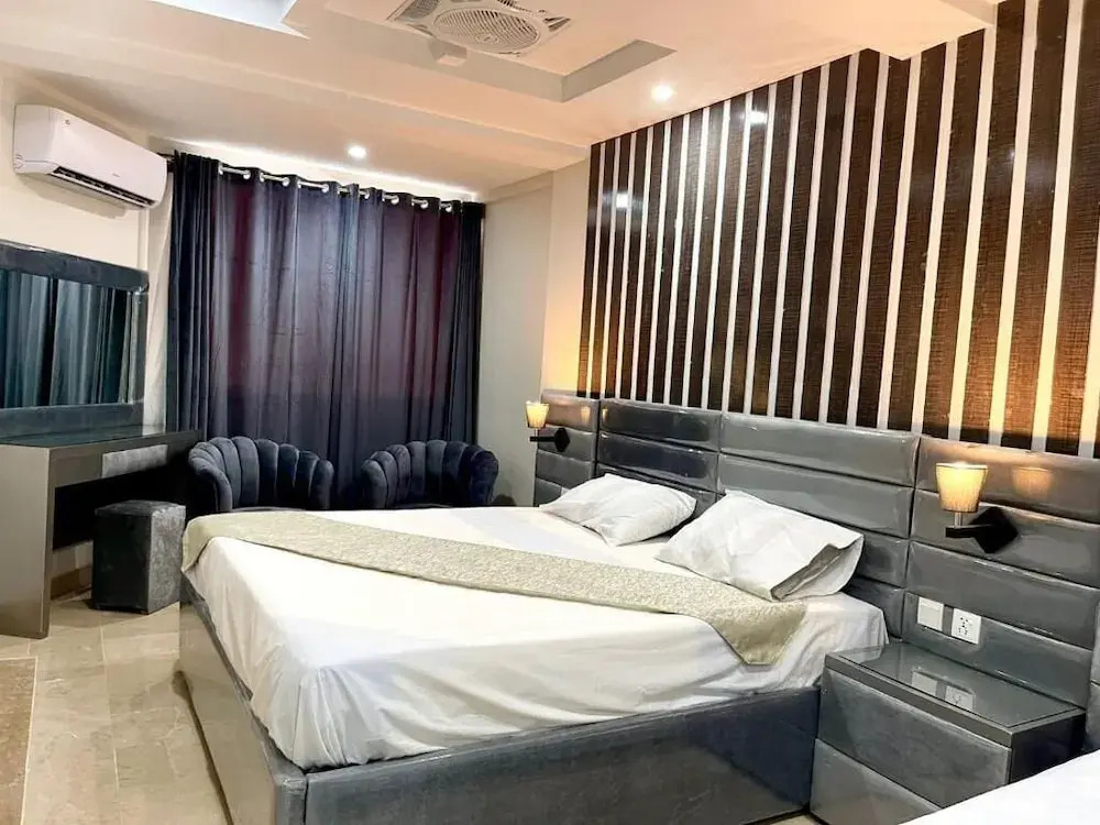 Hotel H6
