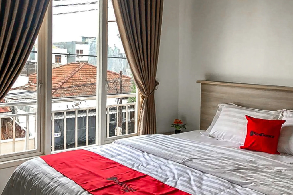 RedDoorz Syariah near Kenjeran Park