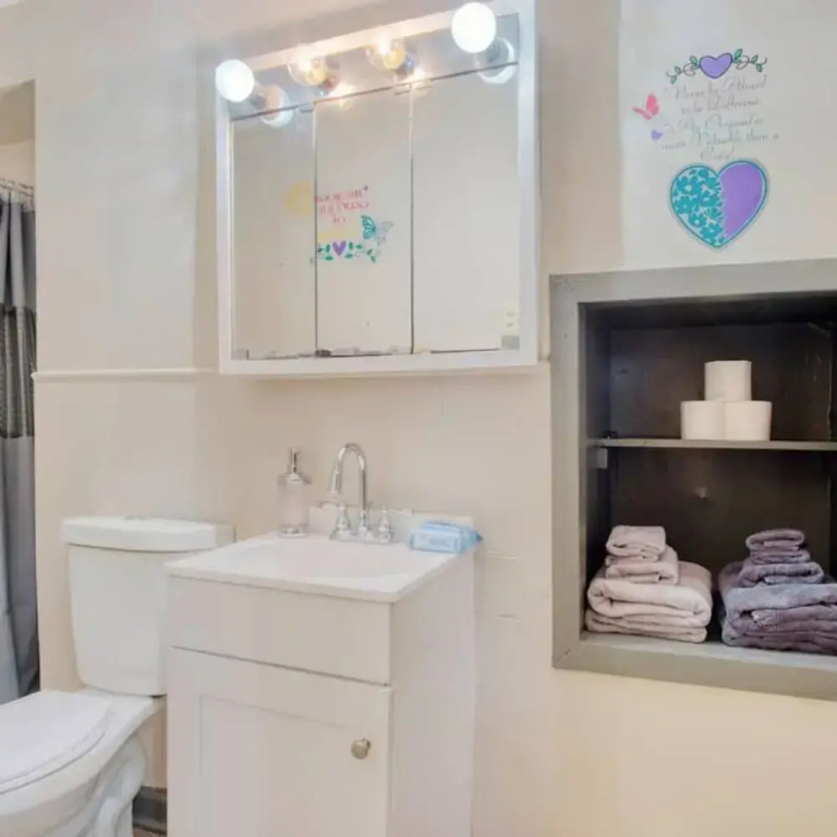 Artistic 1BR - APT - Near Downtown Mass Ave
