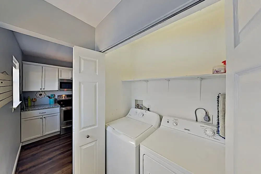 1982gulx 2 Bedroom Condo