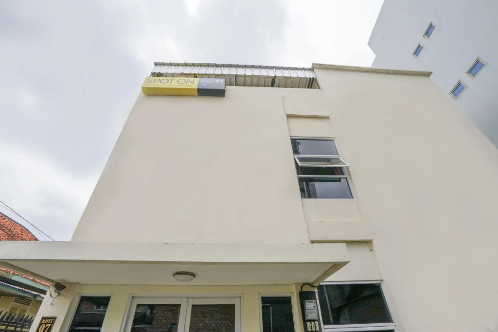 RedDoorz Syariah Near Transmart Mall Palembang
