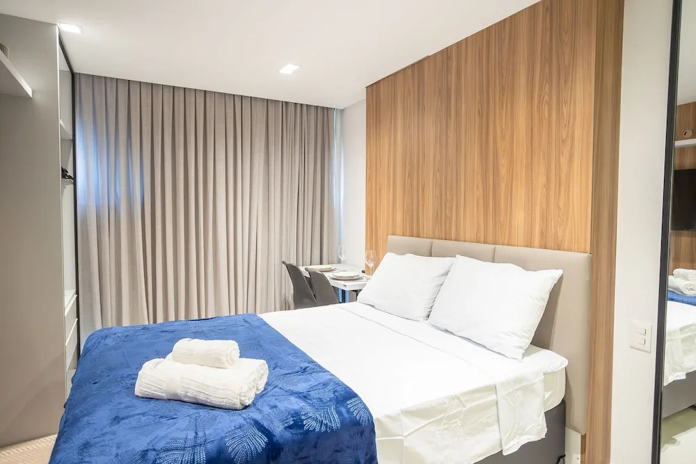 Breeze Residence #410 Beachfront by Carpediem