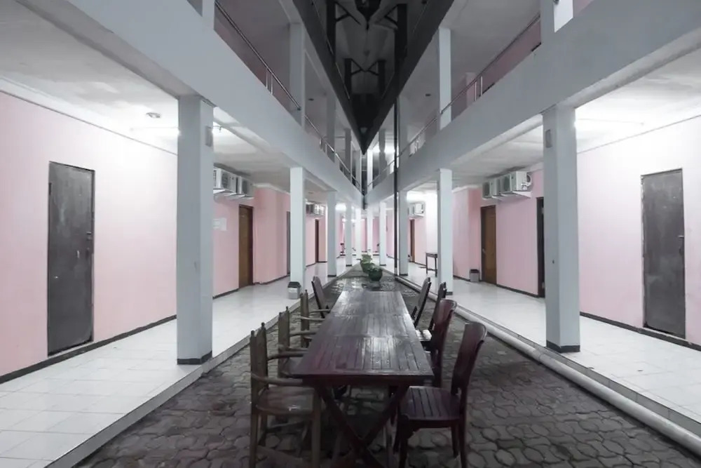 RedDoorz Syariah near Taman Wisata Matahari