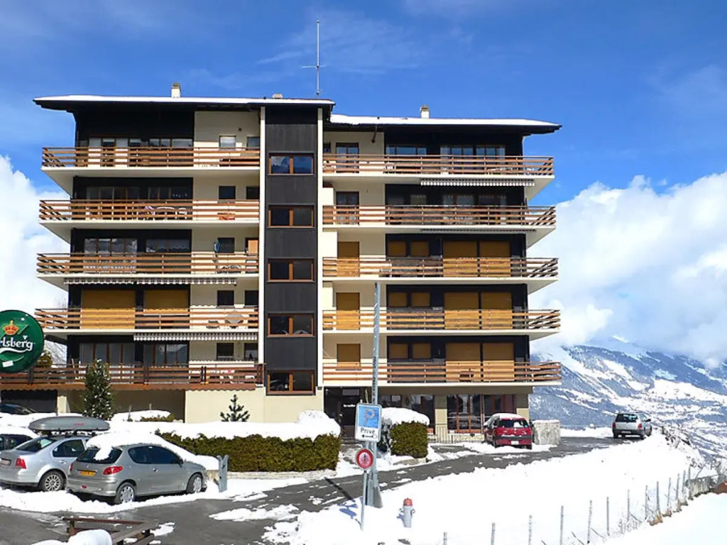 Apartment Les Arolles A1 by Interhome