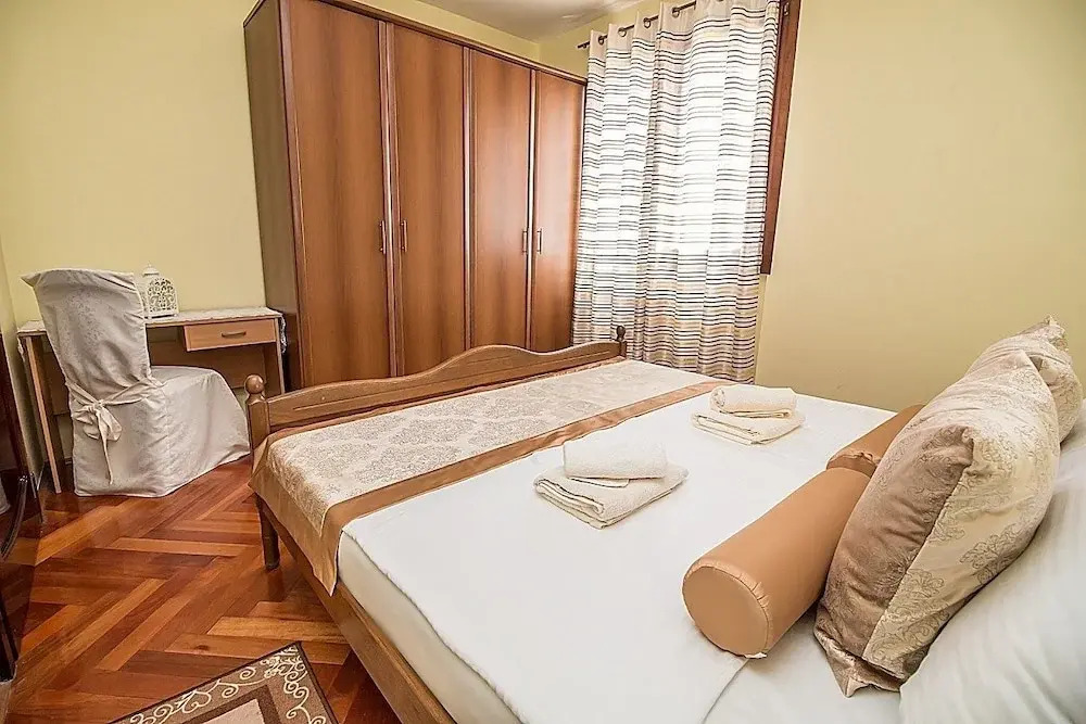 Villa Rose 2