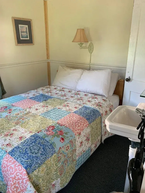 Rock Ledge Motel