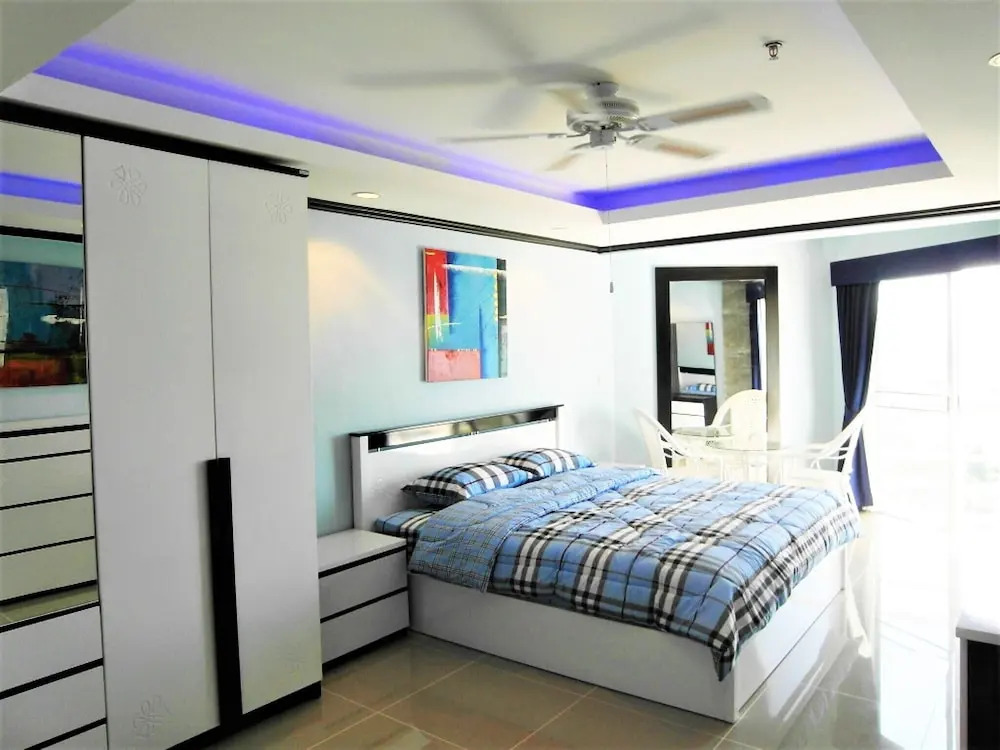 Sea View 16th Floor Condo at Jomtien Beach