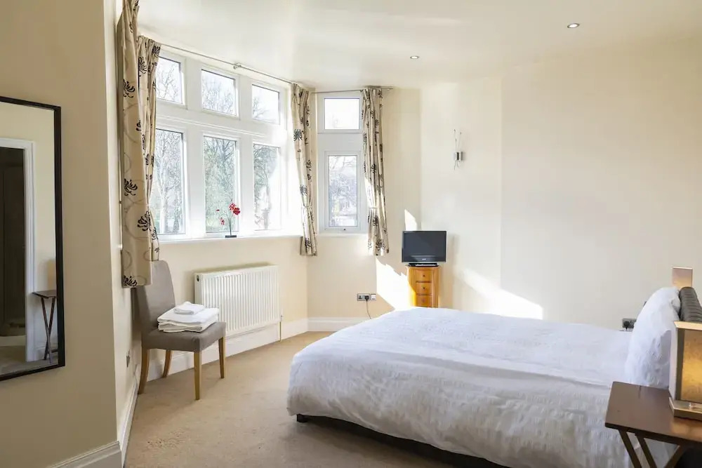 Whitefield Charm Cozy 2 Bedroom Apartment Sleeps 8