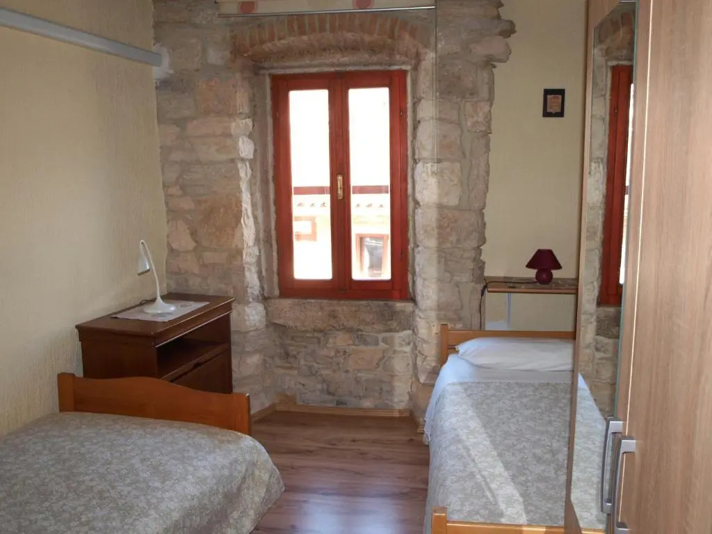 Apartment 52