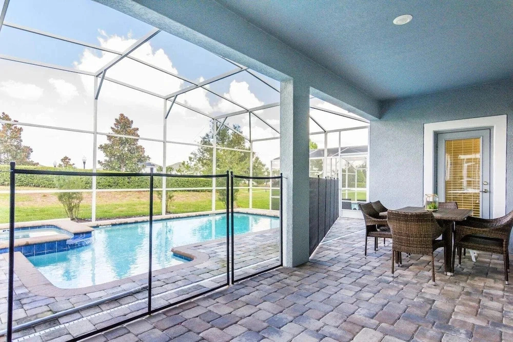 Huge Home, Private Pool Sleeps 16