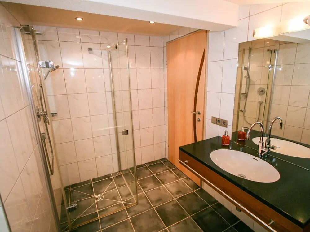 Sandra See in See With 2 Bedrooms and 1 5 Bathrooms