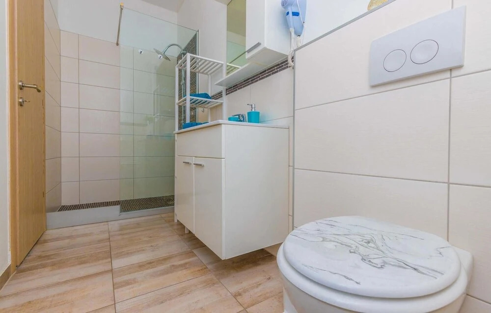 Stunning Home in Selce With 4 Bedrooms, Wifi and Outdoor Swimming Pool