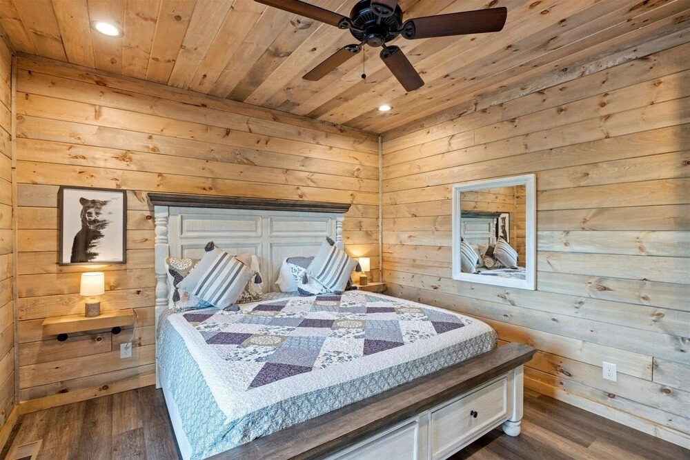Victoria's Secrets 5 Bedroom Cabin by RedAwning