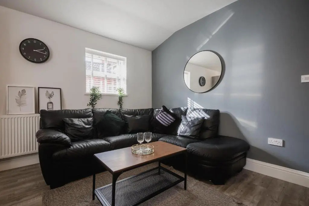 Newly Refurbished Sylish Hull 3 Bed Apartment