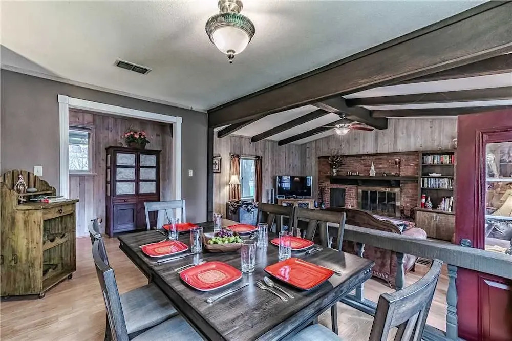 Mustang Hideaway - Three Bedroom Cabin
