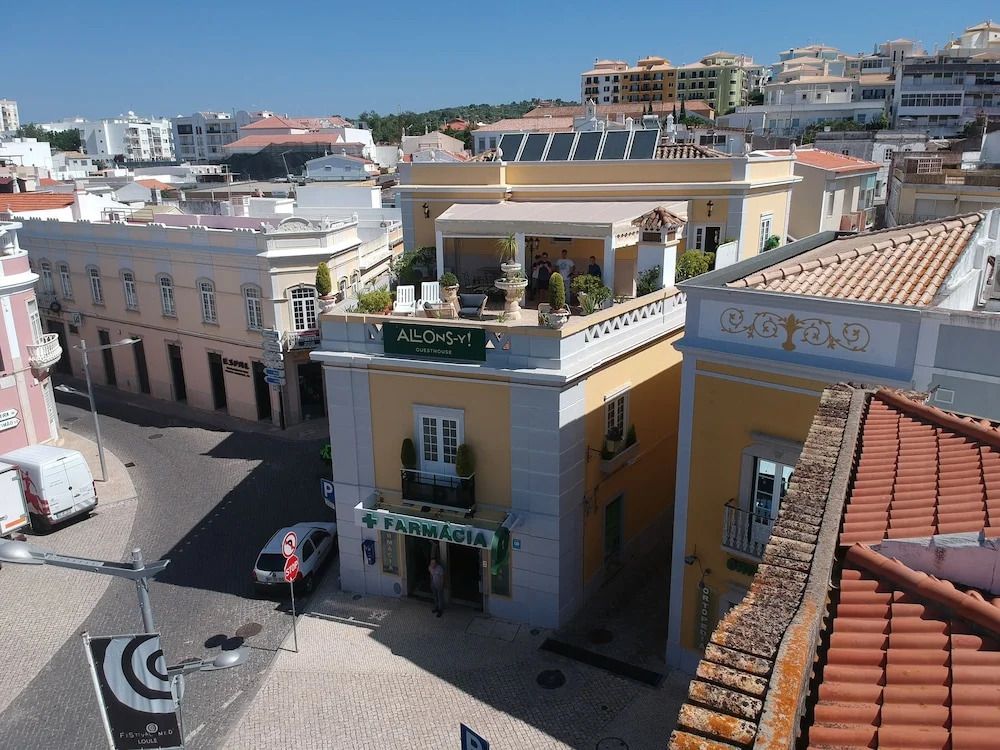 Allons-y Guesthouse