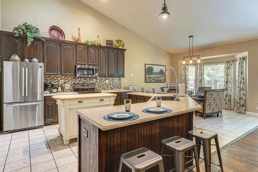 Hot Tub, Game Room! Ozarks Family Retreat By Lake