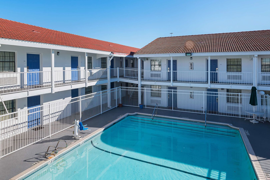 Motel 6-Grand Prairie, TX - Interstate 30