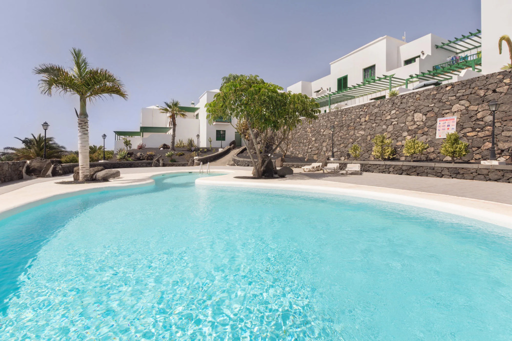 Apartamento OM con piscina y vistas al mar