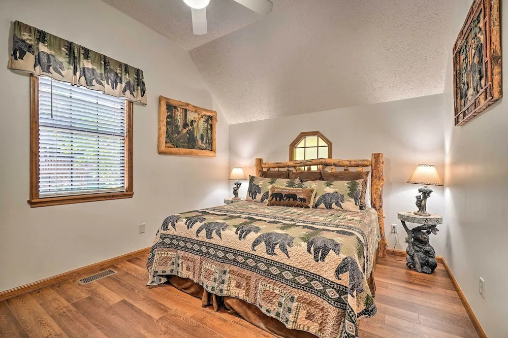 Picturesque Pigeon Forge Cabin w/ Mountain Views