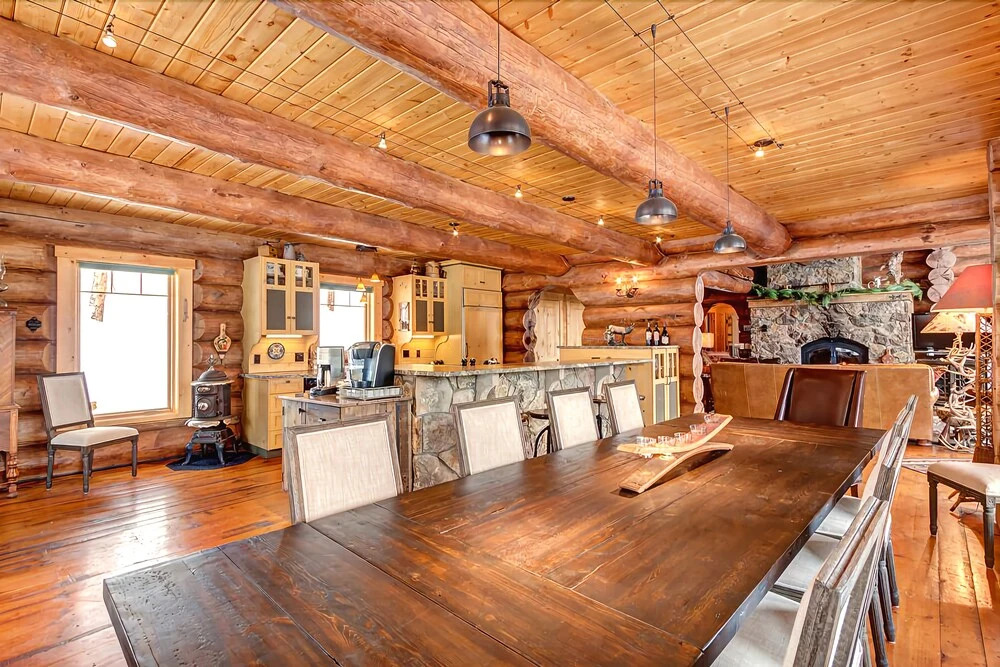 #1686 Custom Built Log Cabin - Indiana Creek Lodge - True Gem With Log Cabin Ambiance!