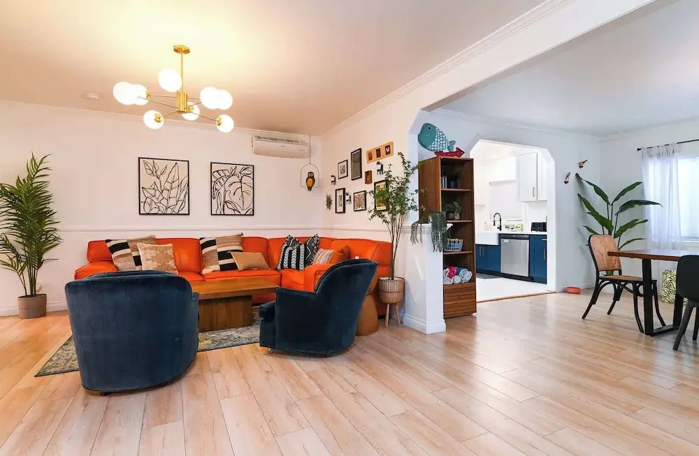Immaculate 3bdr Private Bungalow, Walk to Beach!