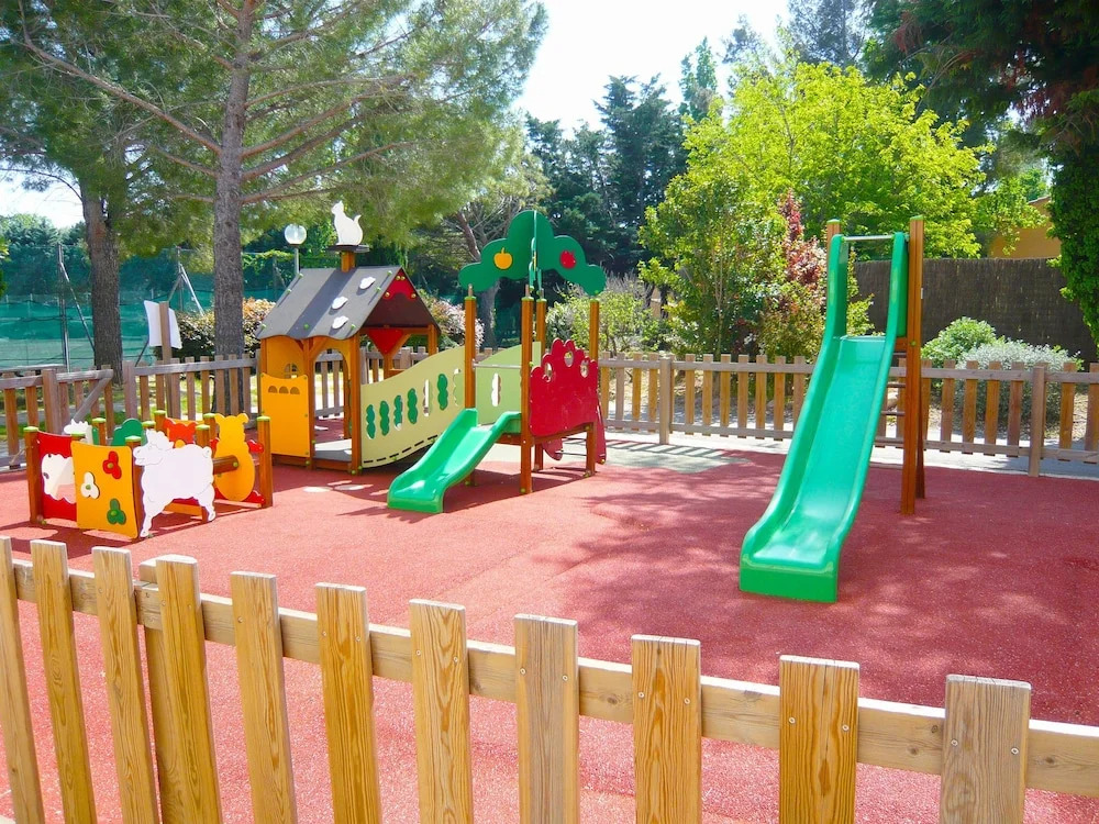 Comfy Holiday Home with Swimming Pool, Garden, Terrace, Pond