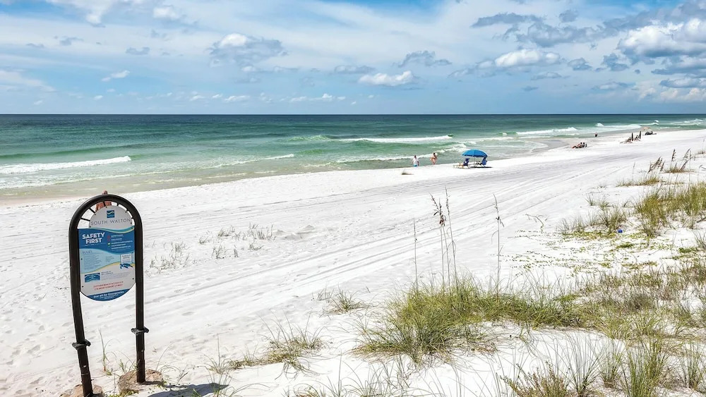 Gulf Views - Large Private Pool - Deeded Beach - Sleeps 14
