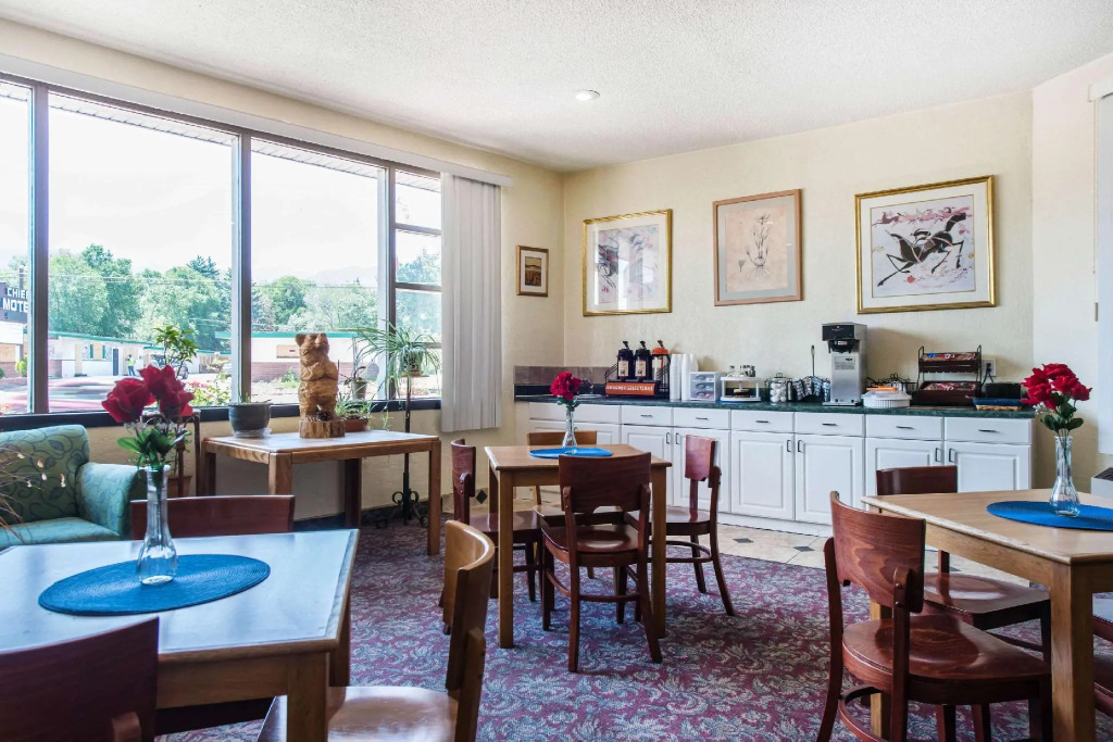 Rodeway Inn & Suites