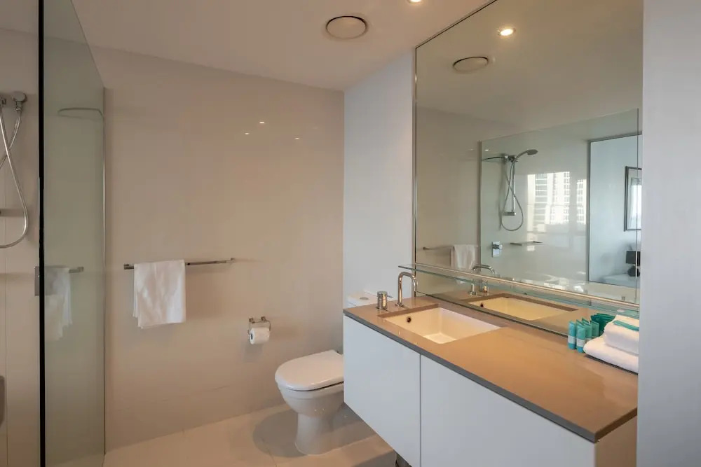 Circle on Cavill Apartments - Hosted by Wow Stay - No Parking Included