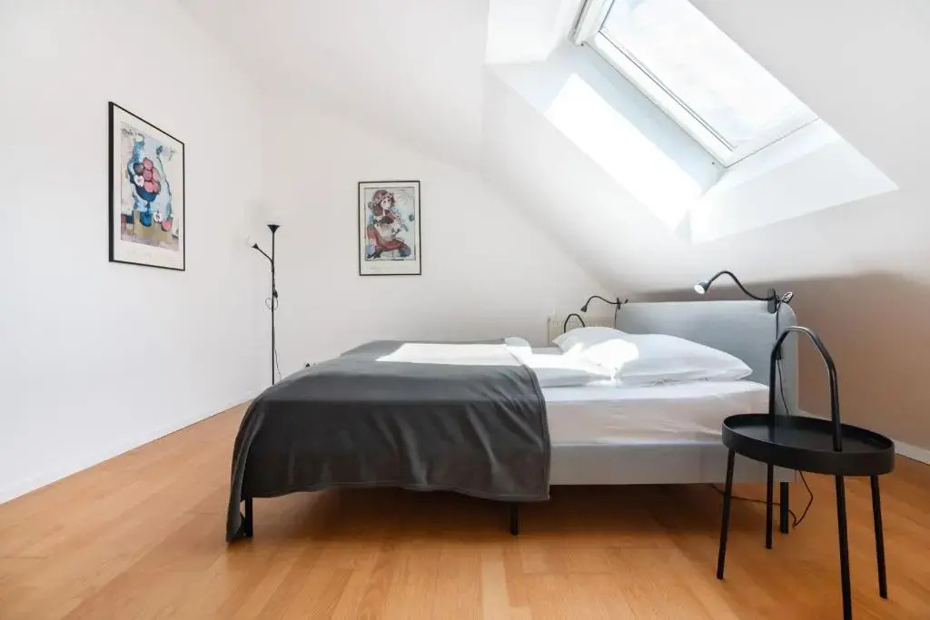 Vienna Roof Top Apartment with Terrace, Parking and AC