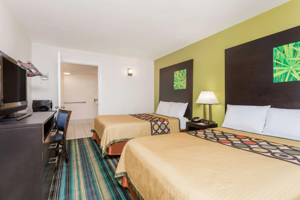 Super 8 by Wyndham Augusta